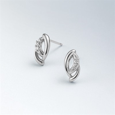 プラチナ ピアス