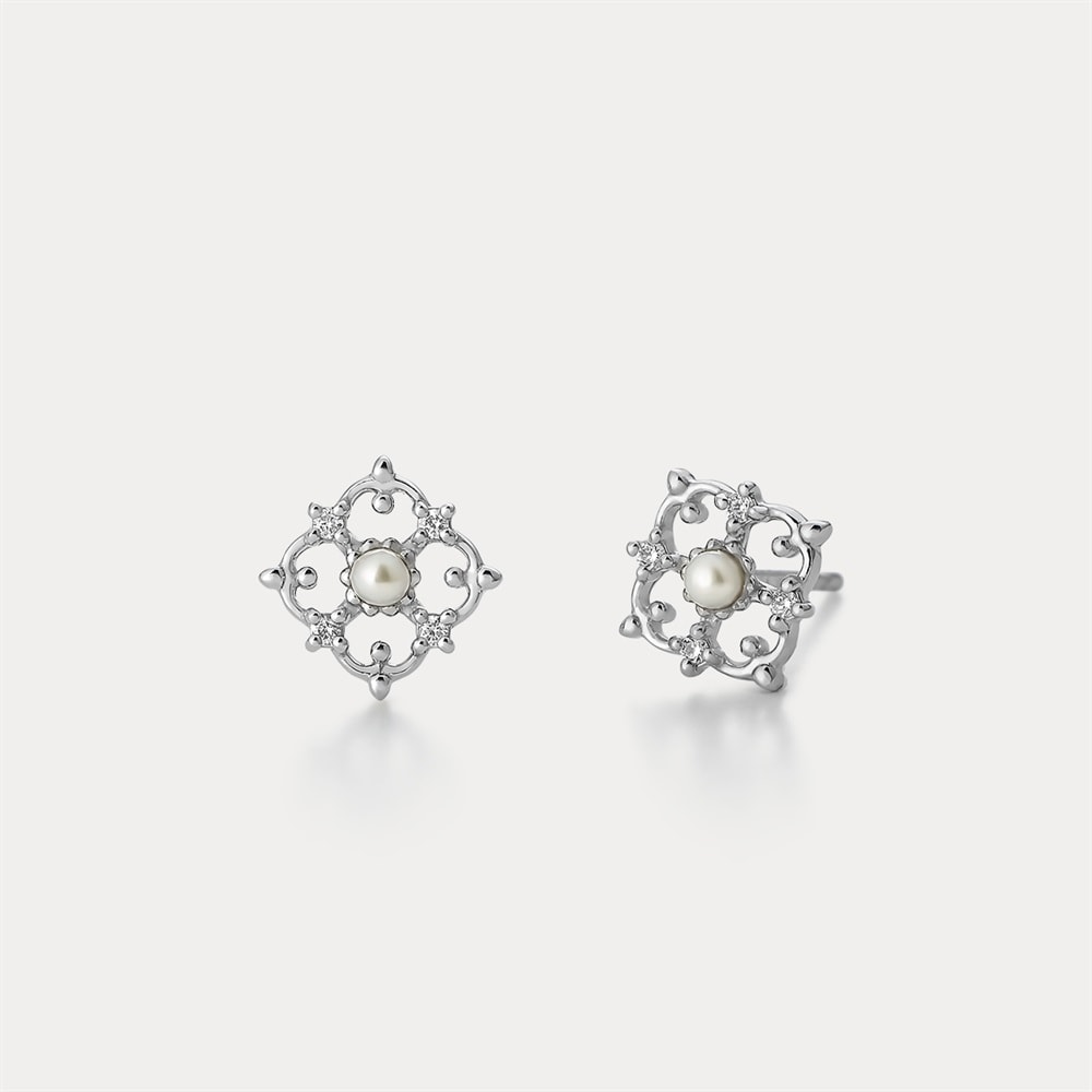 プラチナ ピアス