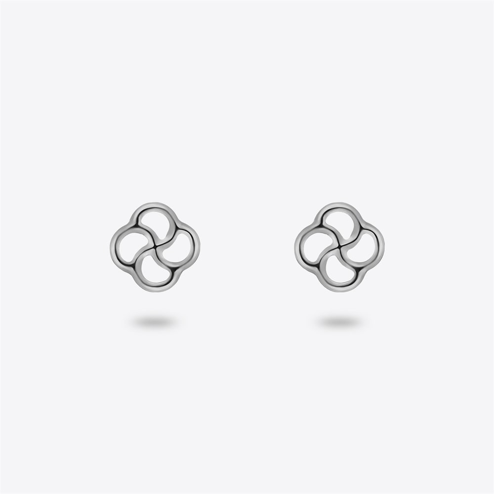 プラチナ ピアス