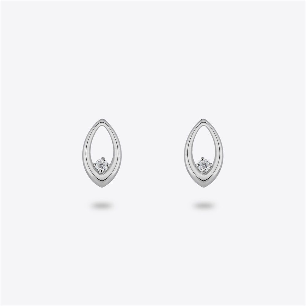 プラチナ ピアス