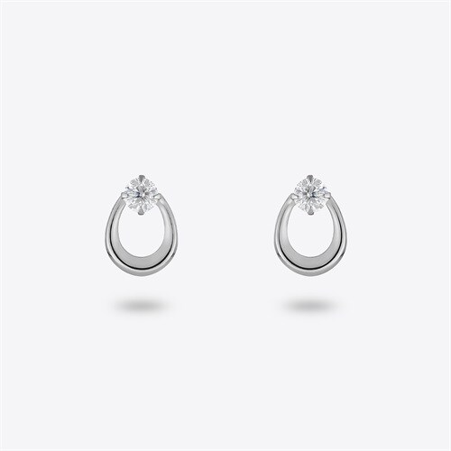 プラチナ ピアス